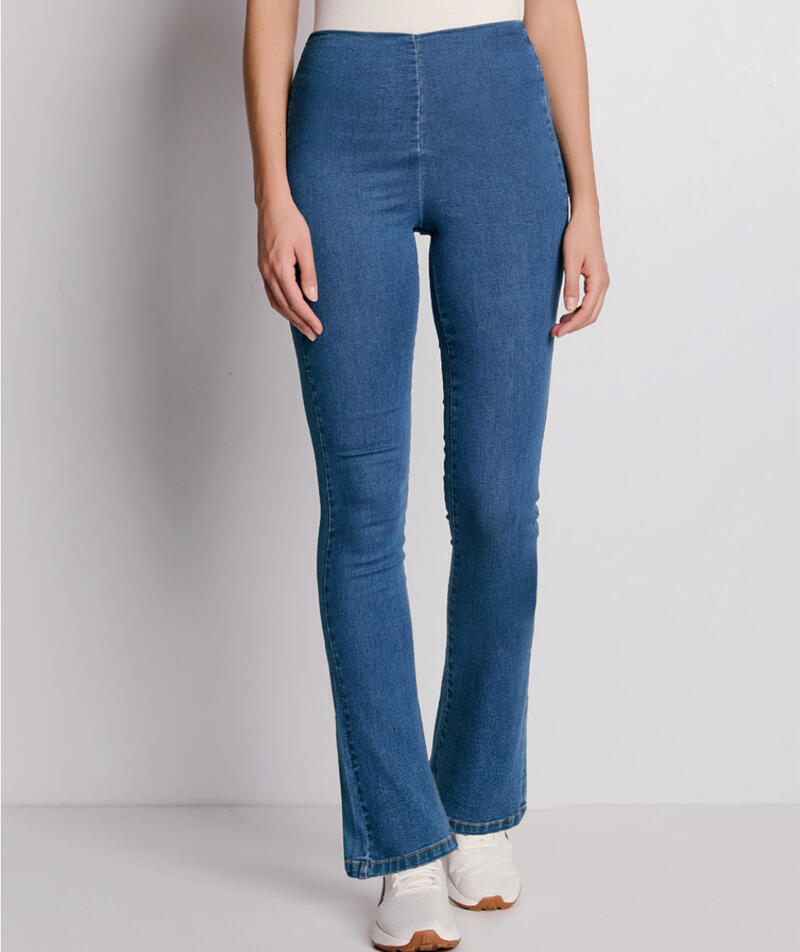 JEANS DONNA LEGGERO CON VESTIBILITA A ZAMPA BuyBuy24 Abbilgiamento e Biancheria